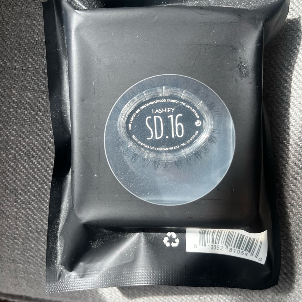 LASHIFY Gossamer Lashes, SD16, black.